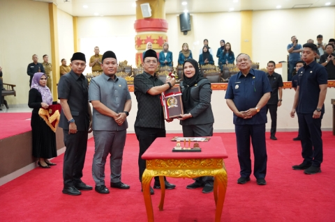 Walikota Eva Dwiana Sampaikan Raperda Pertanggungjawaban Pelaksanaan APBD tahun Anggaran 2024