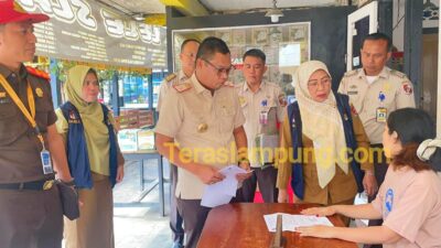 Diduga Kemplang Pajak, Tiga Rumah Makan Disegel Bapenda Lampung Utara