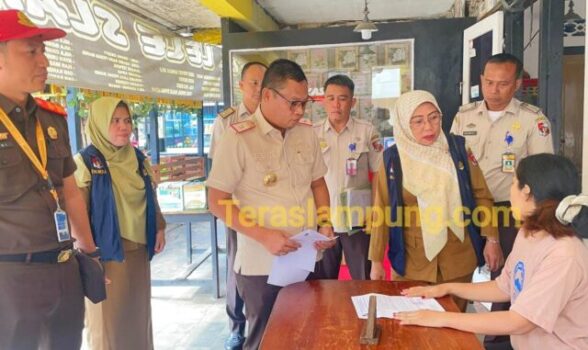 Diduga Kemplang Pajak, Tiga Rumah Makan Disegel Bapenda Lampung Utara