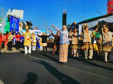 Walikota Eva Dwiana Ikut Menari pada Acara Karnaval Budaya