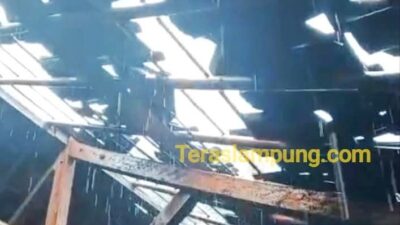 Kecamatan Sungkai Barat Dilanda Angin Kencang, Belasan Rumah Rusak