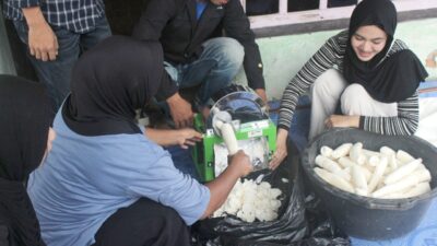 Inovasi Mahasiswa KKN ITERA: Olah Singkong Jadi Tepung Mocaf, Membuka Peluang Usaha Baru Masyarakat Desa Mekar Karya
