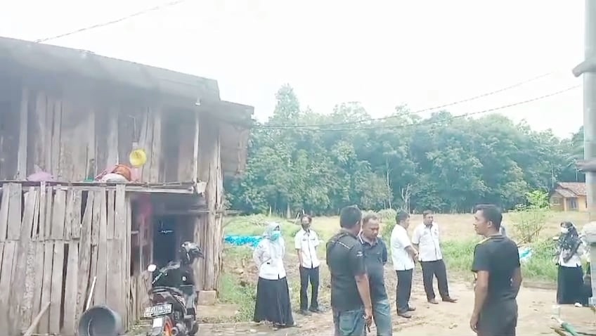 Diduga belum Sepenuhnya Ditutup, Warga Kotaalam Keluhkan Gangguan Lalat Akibat Tempat Usaha Ayam Potong