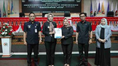 Pemprov Lampung Serahkan Dokumen Raperda Perubahan APBD TA 2025 kepada DPRD