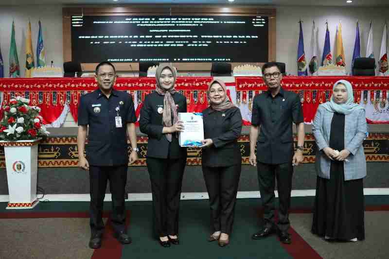 Pemprov Lampung Serahkan Dokumen Raperda Perubahan APBD TA 2025 kepada DPRD