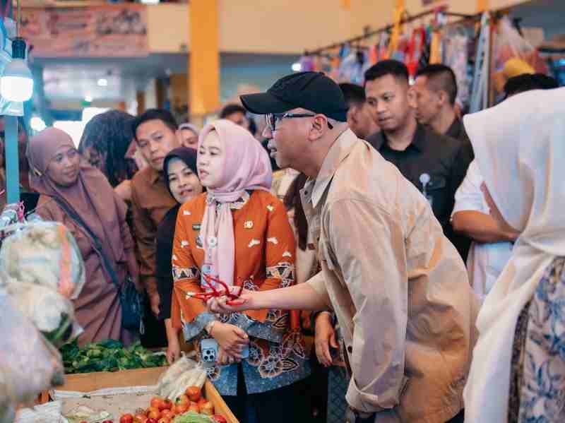 Tinjau Pasar Natar, Gubernur Mirza Temukan Harga Minyak Goreng Lebih Tinggi dari HET