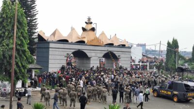 Sampaikan 10 Tuntutan, Ribuan Massa Demo DPRD Lampung