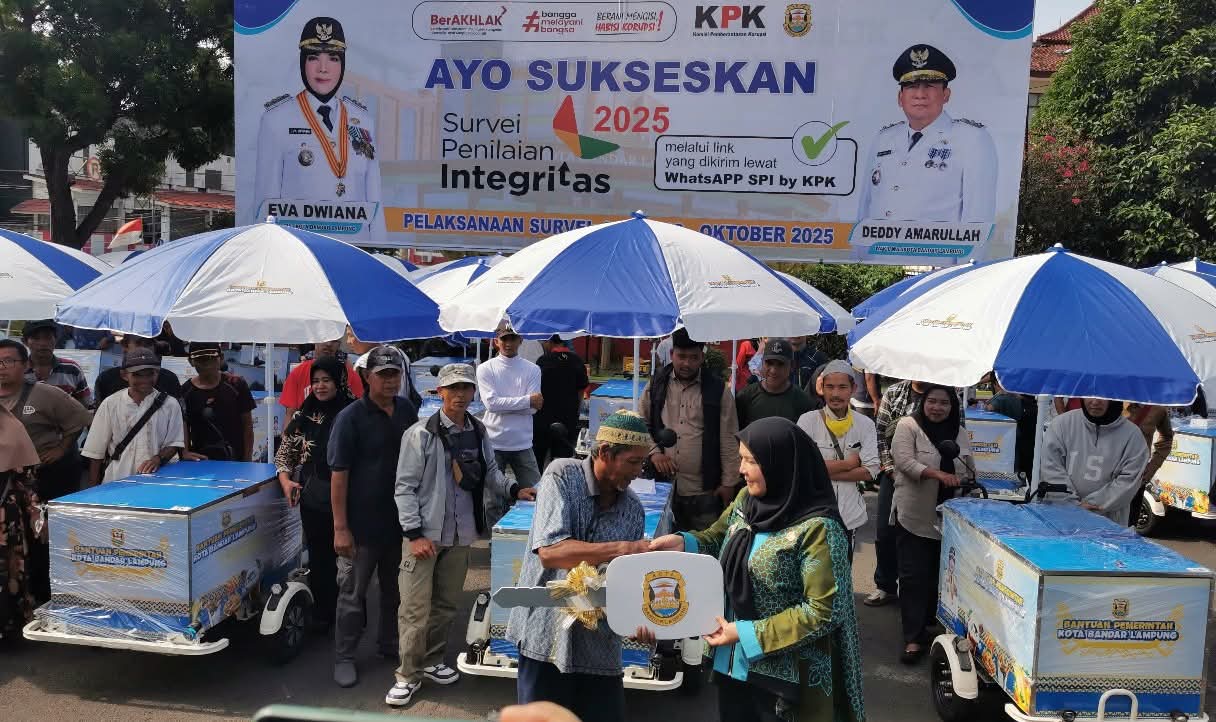 Pemkot Bandarlampung Bagikan 100 Gerobak Listrik bagi Pedagang di 20 Kecamatan