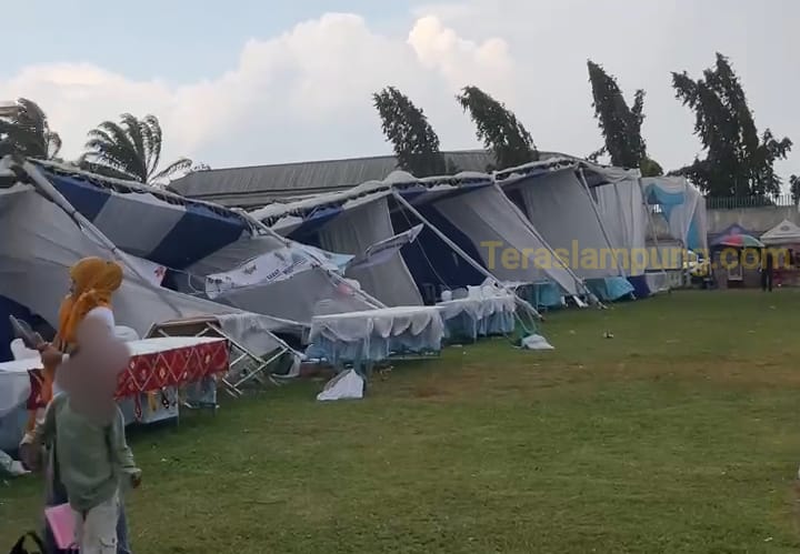 Belum Sehari Dibuka, Tenda Lampung Utara Festival Roboh Diterjang Angin