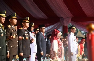 Ketua DPRD Lampung Bacakan Teks Proklamasi pada Upacara HUT ke-80 RI