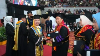 Rizki Wahyu Yunian Putra Raih Predikat Wisudawan Terbaik Program Doktor Unila