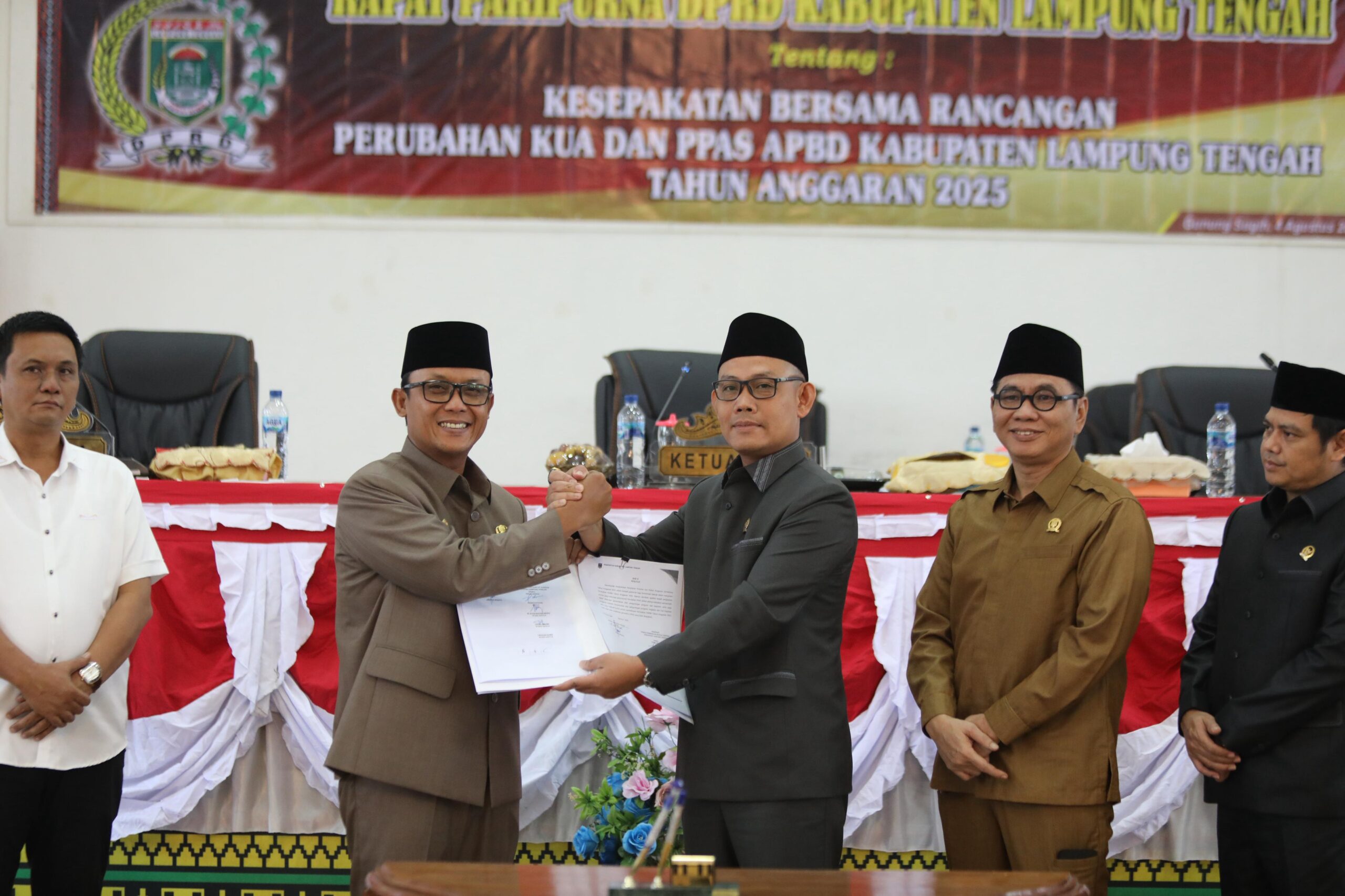 Bupati Ardito Wijaya Hadiri Rapat Paripurna DPRD Lampung Tengah Bahas Rancangan Perubahan KUA dan PPAS APBD 2025