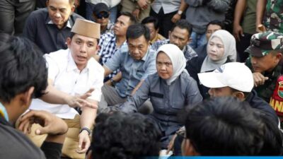 Duduk di Aspal, Bupati Egi Serap Aspirasi Rakyat dengan Hati