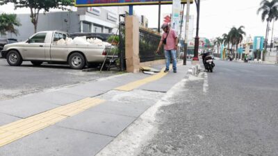 Trotoar yang Baru Dibangun di Jalan Pangeran Diponegoro Kota Bandarlampung Ubinnya Sudah ada yang Hancur