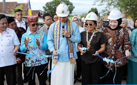 Perkuat Konektivitas Wisata, Bupati Egi Resmikan Jalan Sukamarga-Bulok