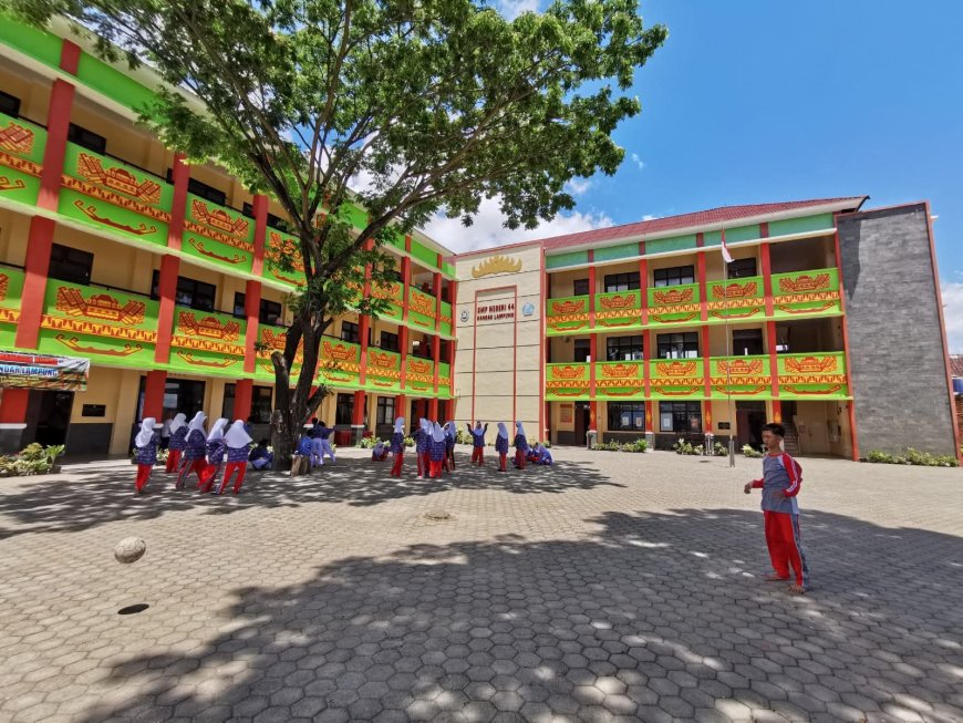 Dalih Dana BOS tidak cukup, SMPN 44 Kota Bandarlampung Jual Buku Modul kepada Murid