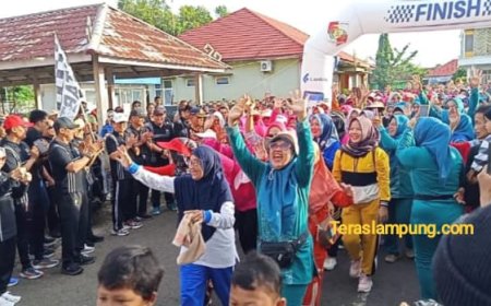 Ribuan Peserta Ramaikan Jalan Sehat Korpri Lampung Utara