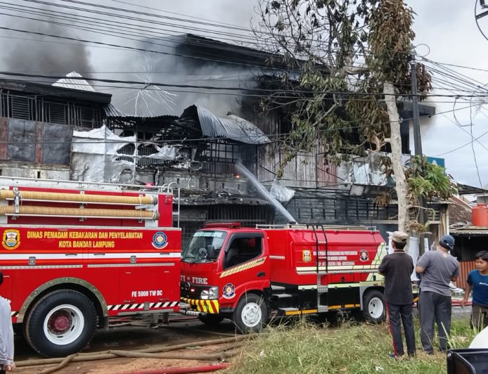 Gudang Bengkel Krisna Motor Kemiling Bandarlampung Ludes Terbakar
