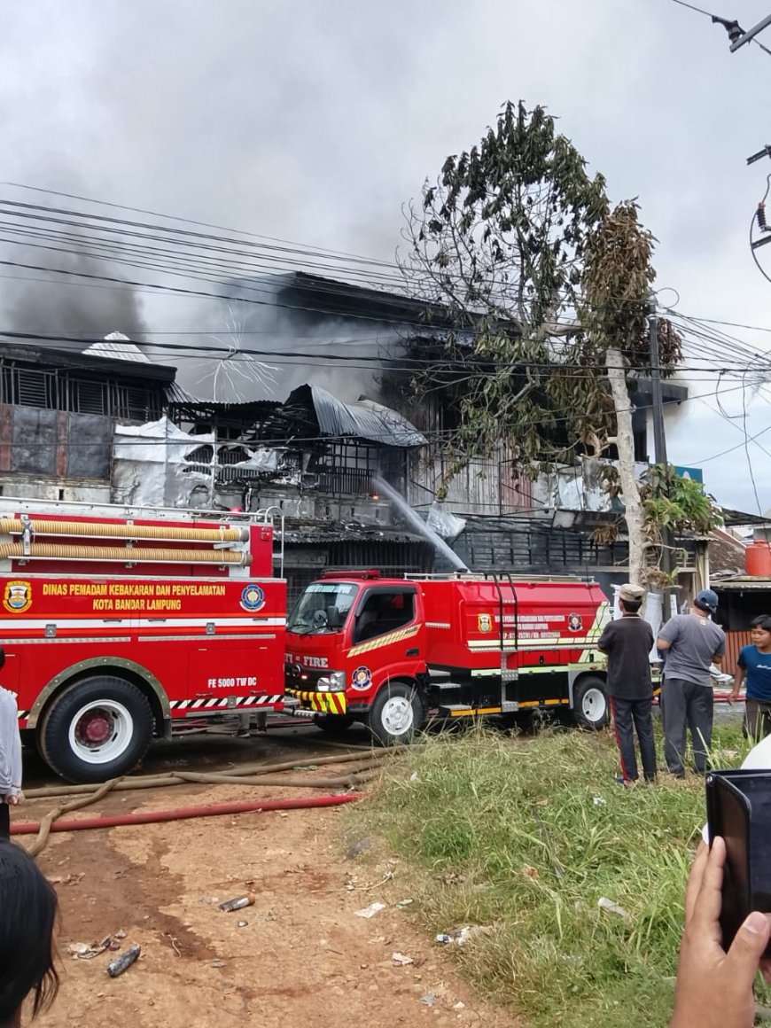 Gudang Bengkel Krisna Motor Kemiling Bandarlampung Ludes Terbakar