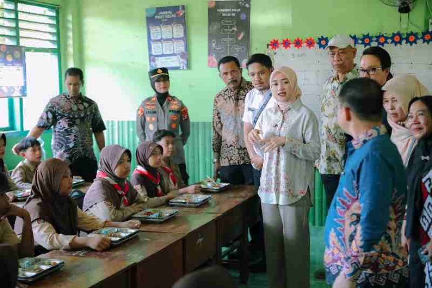 Wagub Jihan Nurlela Tinjau Dapur SPPG dan Penyaluran Program Makan Bergizi Gratis di Kota Metro