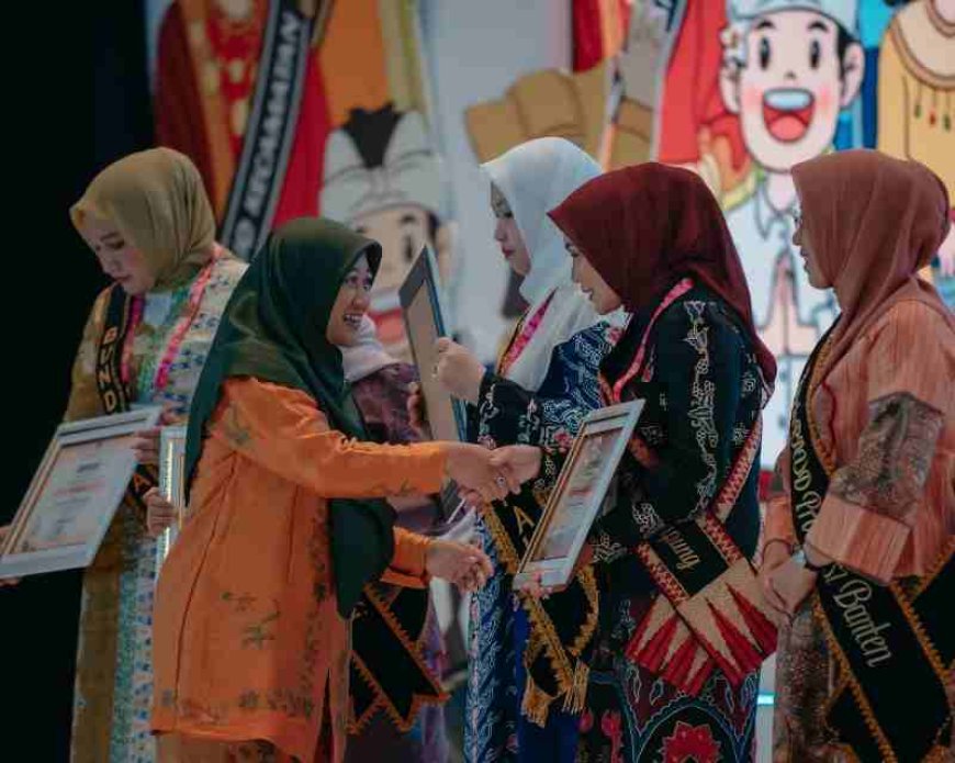 Bunda PAUD Batin Wulan Raih Penghargaan Nasional: Komitmen Nyata untuk Anak Usia Dini