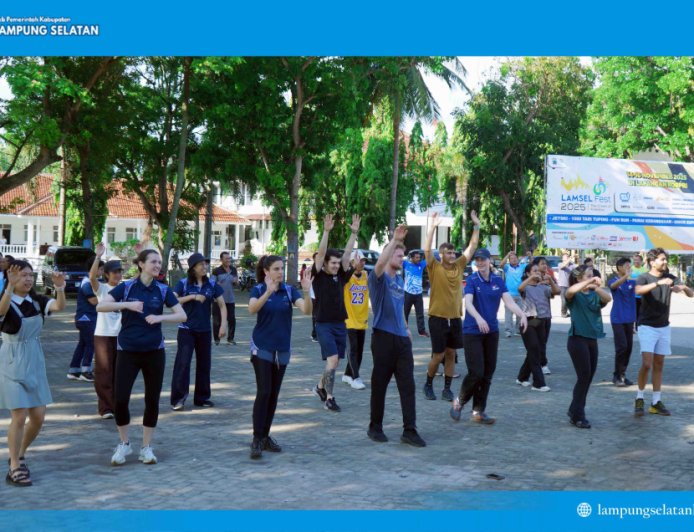 Lapangan Korpri ‘Mendadak Internasional’: Peserta AIYEP 2025 Ikut Senam Bersama ASN Lampung Selatan