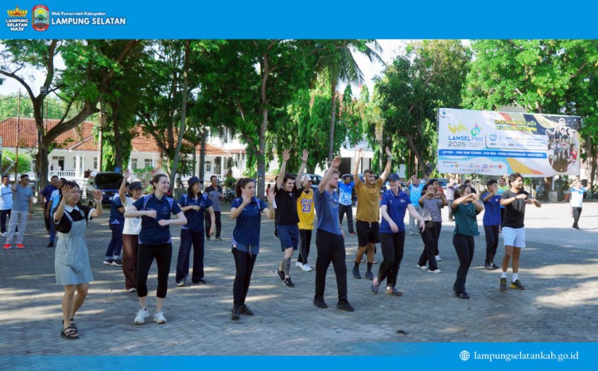 Lapangan Korpri ‘Mendadak Internasional’: Peserta AIYEP 2025 Ikut Senam Bersama ASN Lampung Selatan