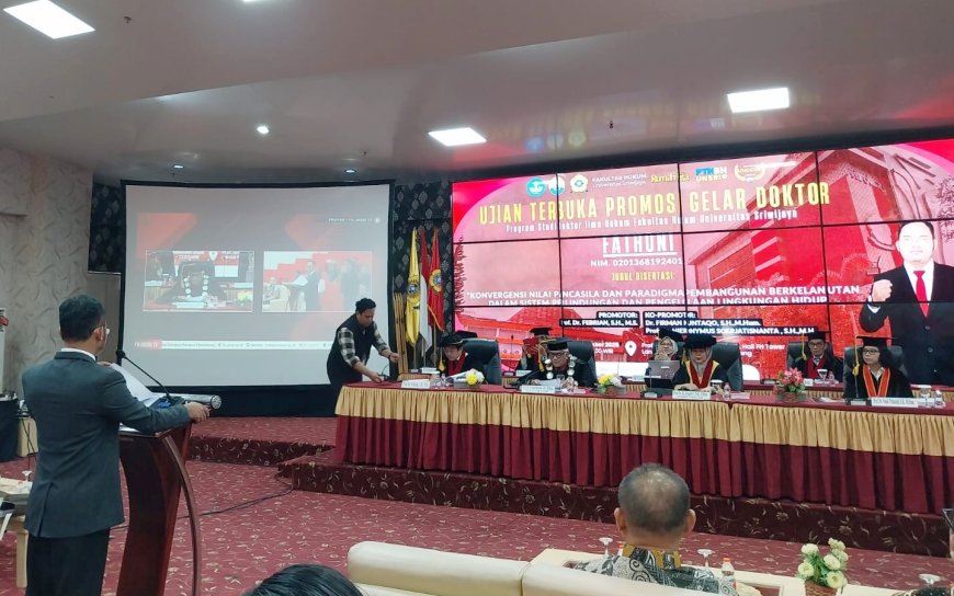 Usulkan Sistem PPLH yang Holistik, Berkeadilan, dan Berkarakter Kebangsaan, Fatoni Berhasil Raih Gelar Doktor 