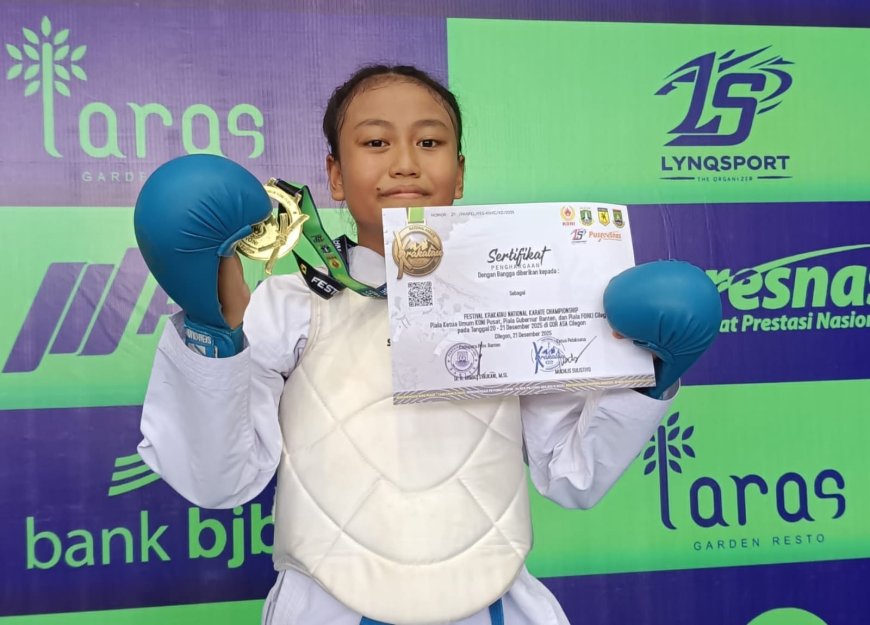 Aurelia Pelajar SMPN 22 Bandarlampung Raih Medali Emas di Ajang Krakatau National Karate Championship 2025