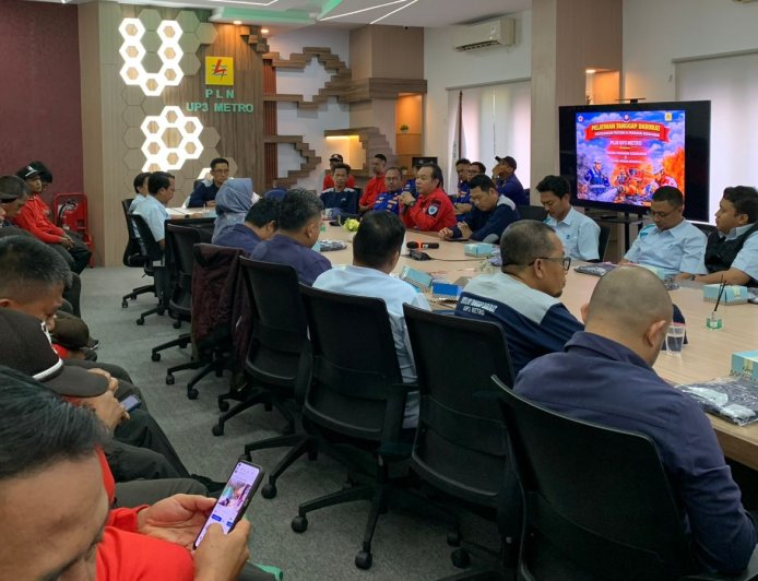 Gandeng Damkar dan PMI PLN UP3 Metro Gelar Pelatihan Tanggap Darurat dan Pemadam Kebakaran