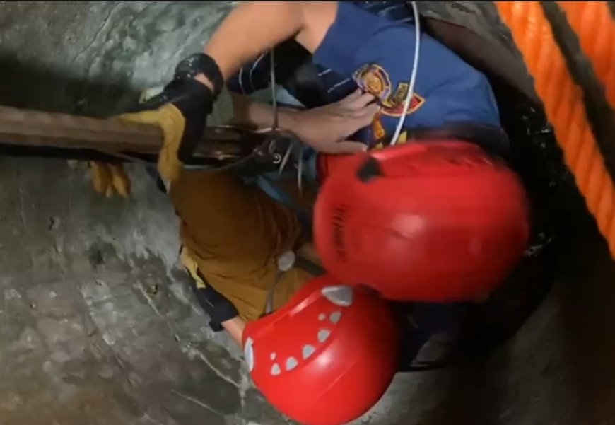 Damkar Kota Bandarlampung Berhasil Evakuasi Warga yang Masuk ke Sumur