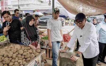 Tinjau Ruas Strategis di Jatimulyo, Gubernur Dorong Normalisasi Drainase dan Perbaikan Jalan