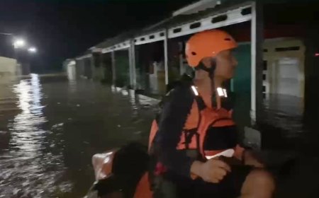 Basarnas Evakuasi 20 Warga Terdampak Banjir di Jatiagung Lampung Selatan