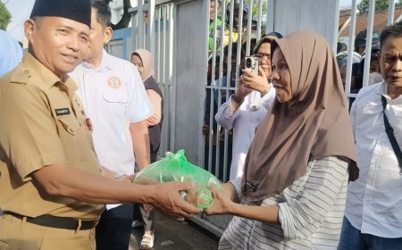 Reuni, Alumni SMAN 1 Bandarlampung Bagikan Ribuan Takjil