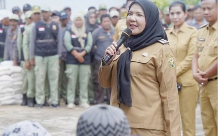 Pemkot Bandarlampung Salurkan Bantuan Beras untuk Warga Teluk Betung Selatan