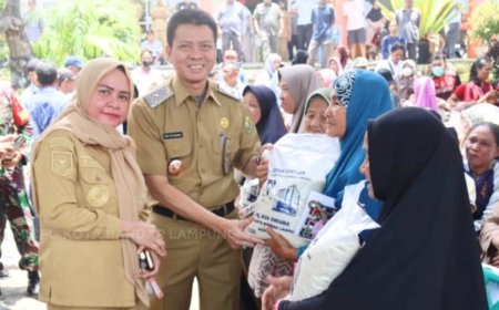 Pemkot Bandarlampung Salurkan Bantuan Beras di Tanjungkarang Barat 