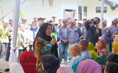 Pemkot Bandarlampung dan Baznas Salurkan Bantuan Beras Ramadan untuk 800 Warga di Bumi Waras
