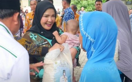 Pemkot Bandarlampung dan Baznas Salurkan Bantuan Beras untuk 800 Warga di Teluk Betung Timur