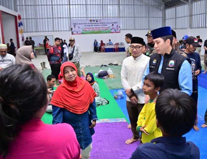 Banjir Jati Agung, Bupati Egi Turun Malam Hari Cek Kondisi Warga