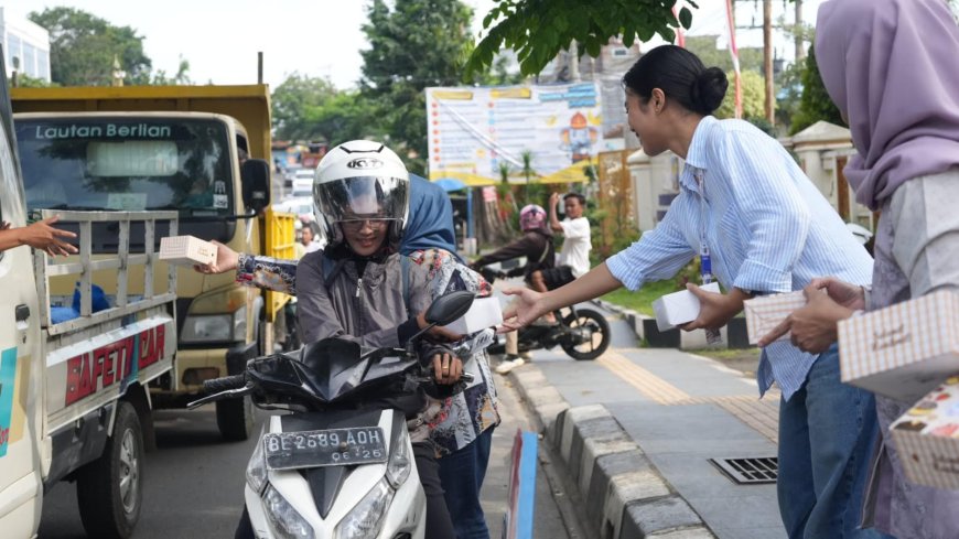 Bank Lampung Gelar 'Bank Lampung Berbagi Takjil' di Seluruh Kantor Operasional 