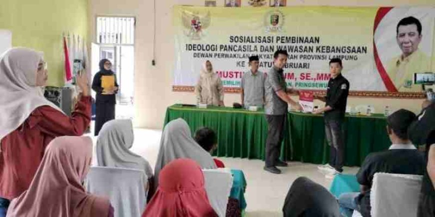 Mustika Bahrum Perkuat Wawasan Kebangsaan Warga Parerejo Lewat Pembinaan Ideologi Pancasila
