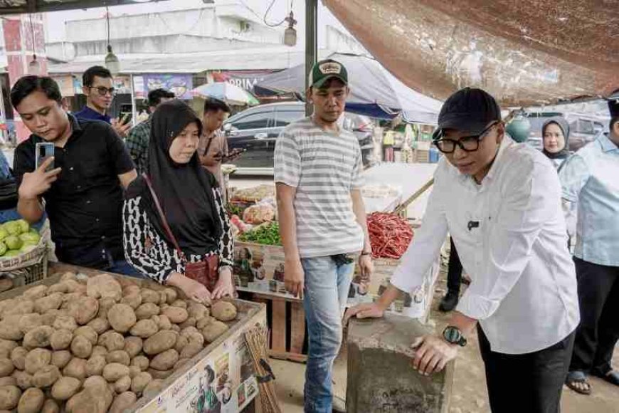 Tinjau Ruas Strategis di Jatimulyo, Gubernur Dorong Normalisasi Drainase dan Perbaikan Jalan