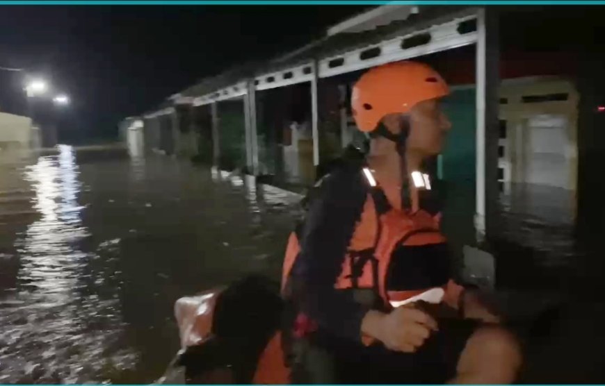 Basarnas Evakuasi 20 Warga Terdampak Banjir di Jatiagung Lampung Selatan