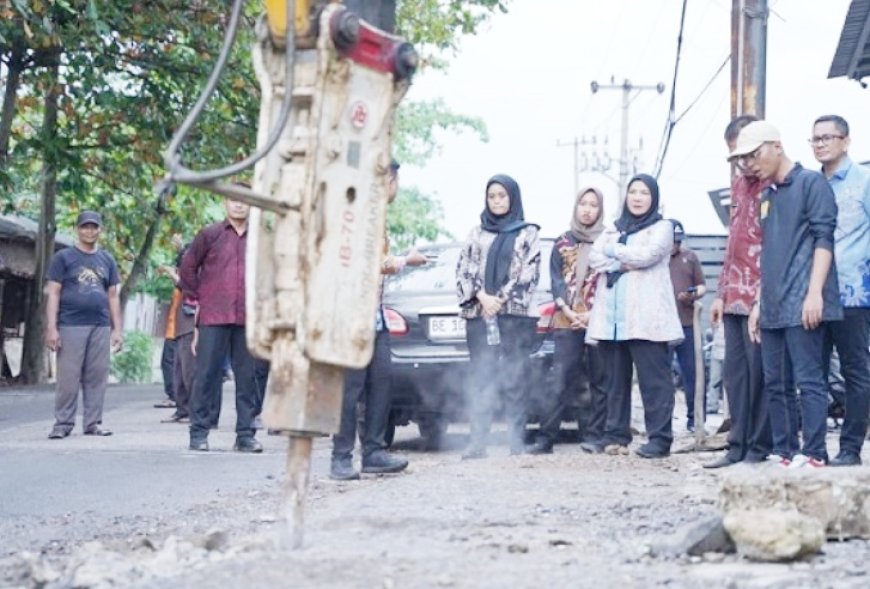 Pemkot Bandarlampung Perbaiki Jalan HRM Mangundiprojo