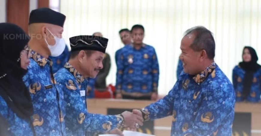 Sekda Bandarlampung Serahkan SK Pensiun kepada 95 PNS