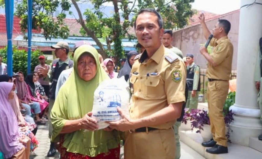 Pemkot Bandarlampung Salurkan Bantuan Beras di Tanjungkarang Timur