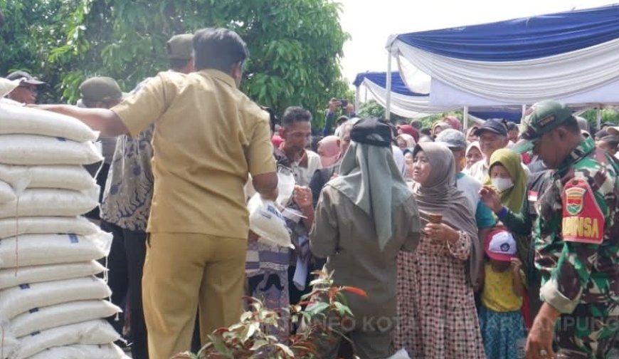 Pemkot Bandarlampung Salurkan Bantuan Beras di Teluk Betung Timur