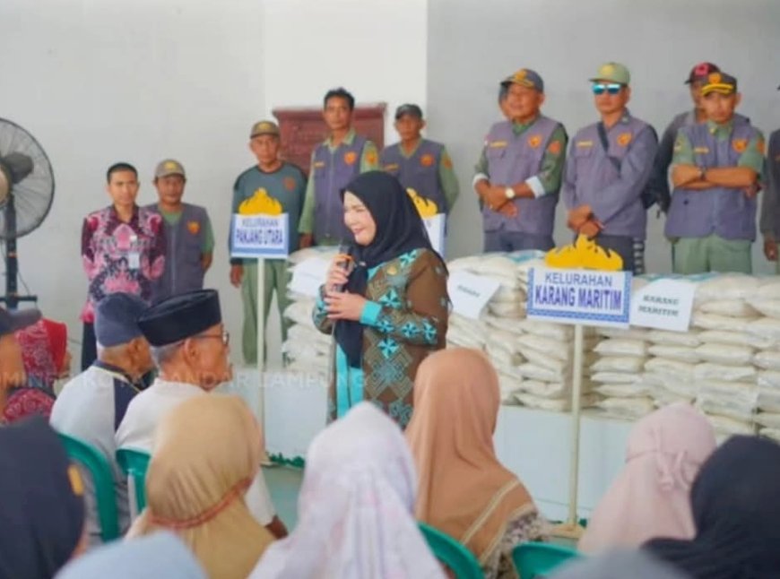 Pemkot Bandarlampung dan Baznas Salurkan Bantuan Beras untuk 800 Warga di Kecamatan Panjang