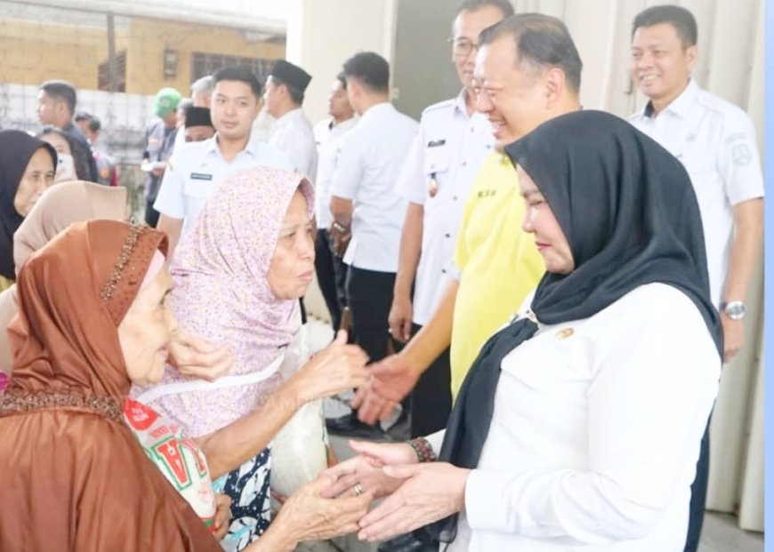 Wali Kota Eva Dwiana Hadiri Penyaluran Beras di Komunitas Han Yuan