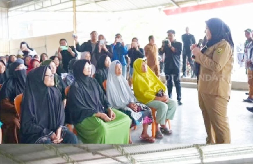 Pemkot Bandarlampung Salurkan Bantuan Beras di Teluk Betung Barat